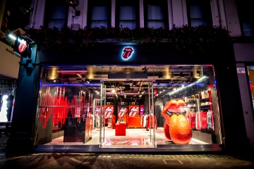 The Rolling Stones abre su primera tienda oficial en Londres. Cusica Plus.