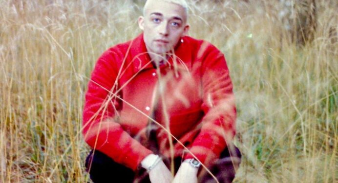 Escucha ‘I Know Better’ de Maximillian