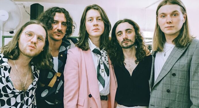 Blossoms lanza ‘Christmas Eve (Soul Purpose)/ It’s Going to be a Cold Winter’