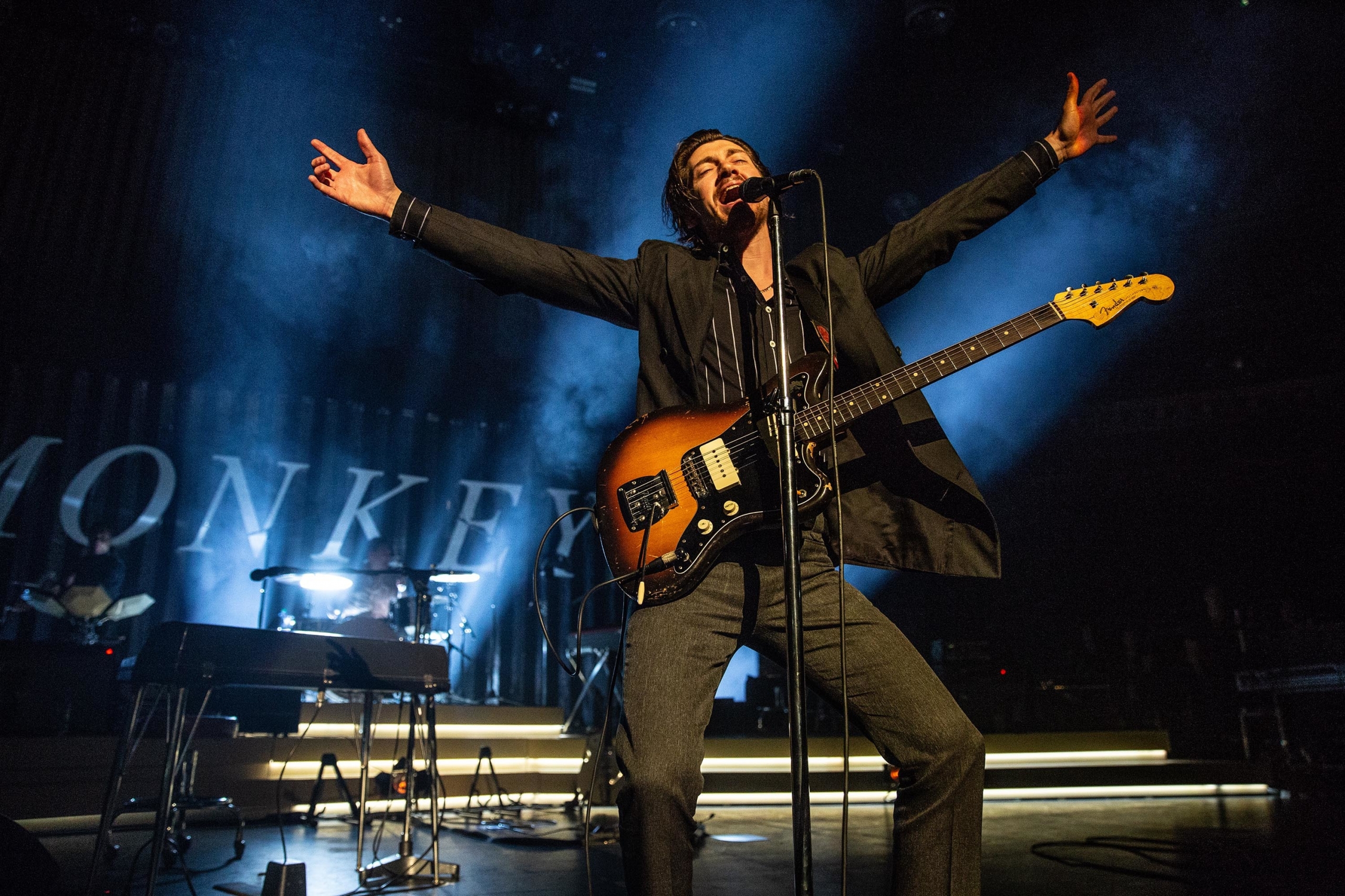 Arctic Monkeys comparte el videoclip de ‘Arabella’ en vivo