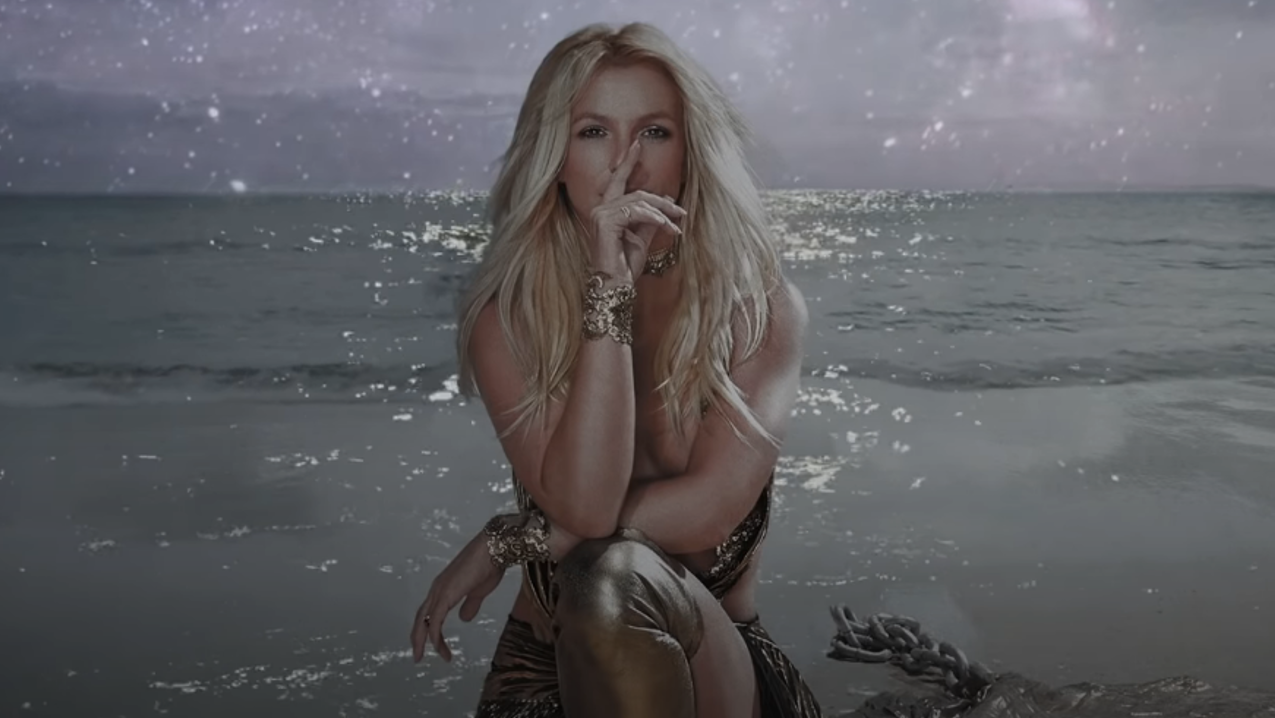 Britney Spears celebró su cumpleaños con el lanzamiento de ‘Swimming In The Stars’