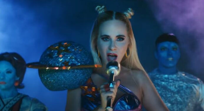 Katy Perry presenta su nuevo video ‘Not The End Of The World’