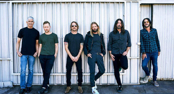 Foo Fighters hacen un llamado a la juventud con el estreno de ‘Waiting On A War’