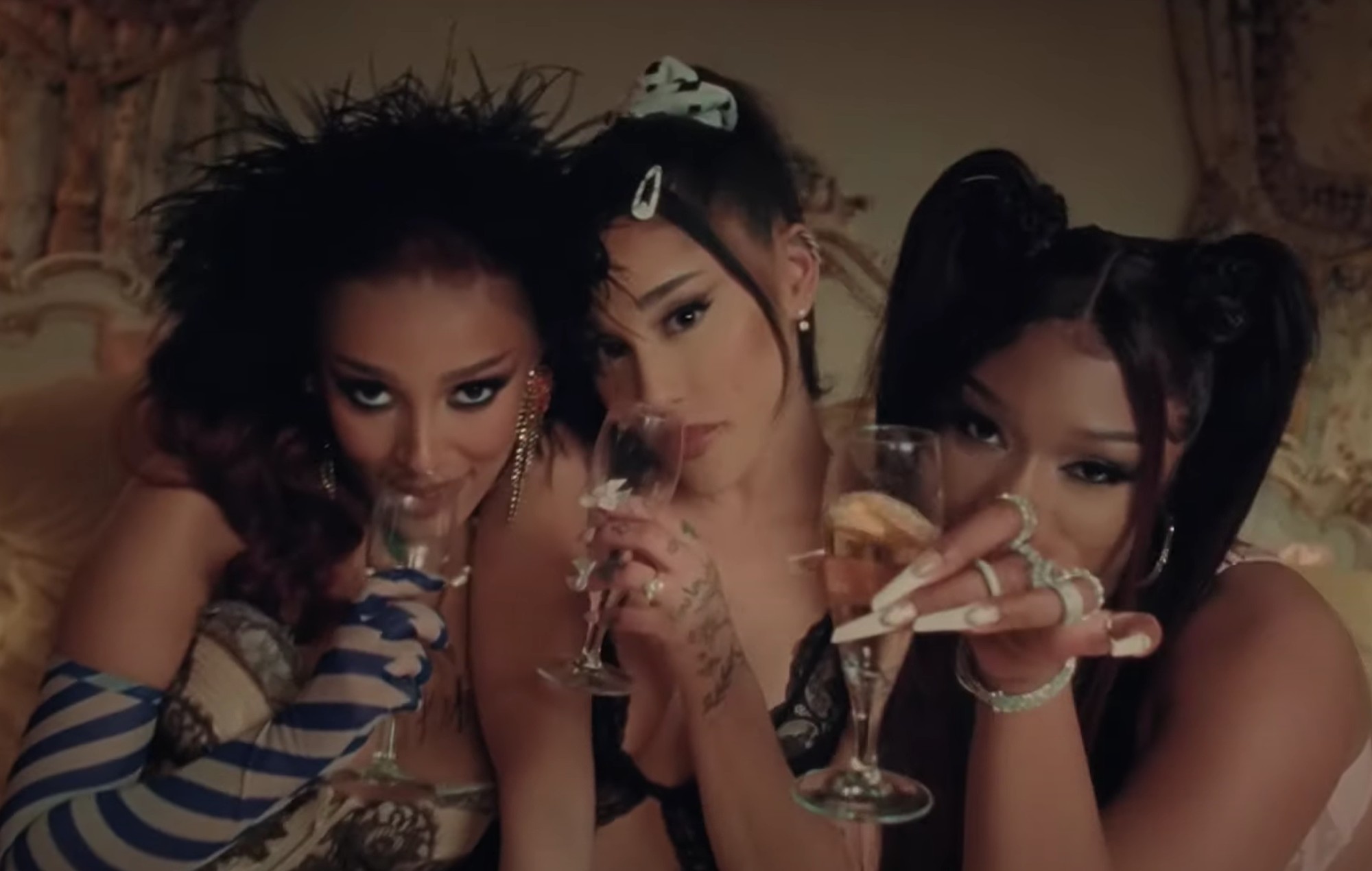Ariana Grande, Doja Cat y Megan Thee Stallion se unen para ’34+35 Remix’