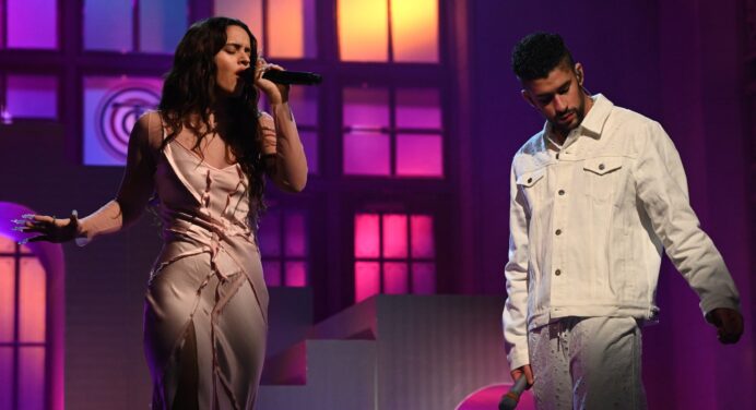 Bad Bunny debuta en Saturday Night Live junto a Rosalía