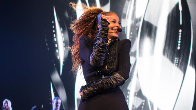 Janet Jackson se encuentra preparando su documental por aniversario de su primer disco