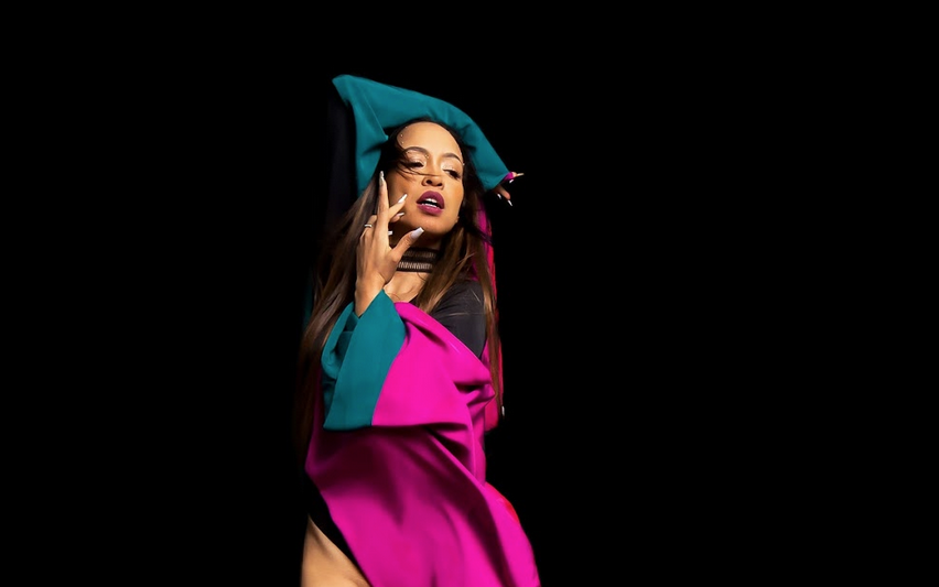 Simoney presenta su nuevo single ‘Mi Gente Bella’