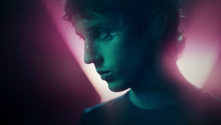 ‘You’: El nuevo video de Troye Sivan con Tate McRae y Regard