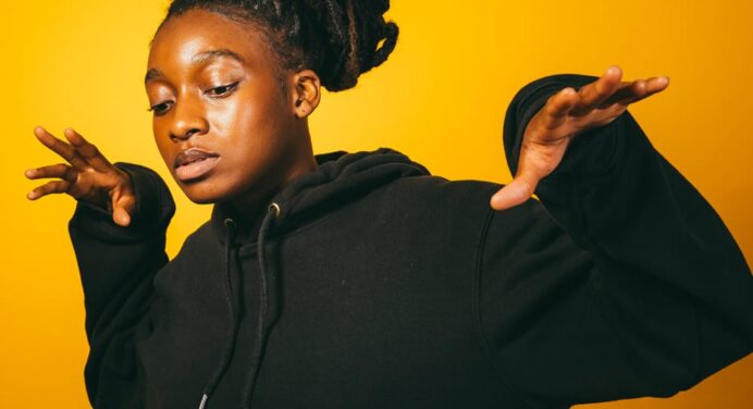 Little Simz compartió su nueva canción ‘I Love You, I Hate You’