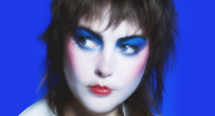 Angel Olsen versiona a Billy Idol en su tema ‘Eyes Without A Face’