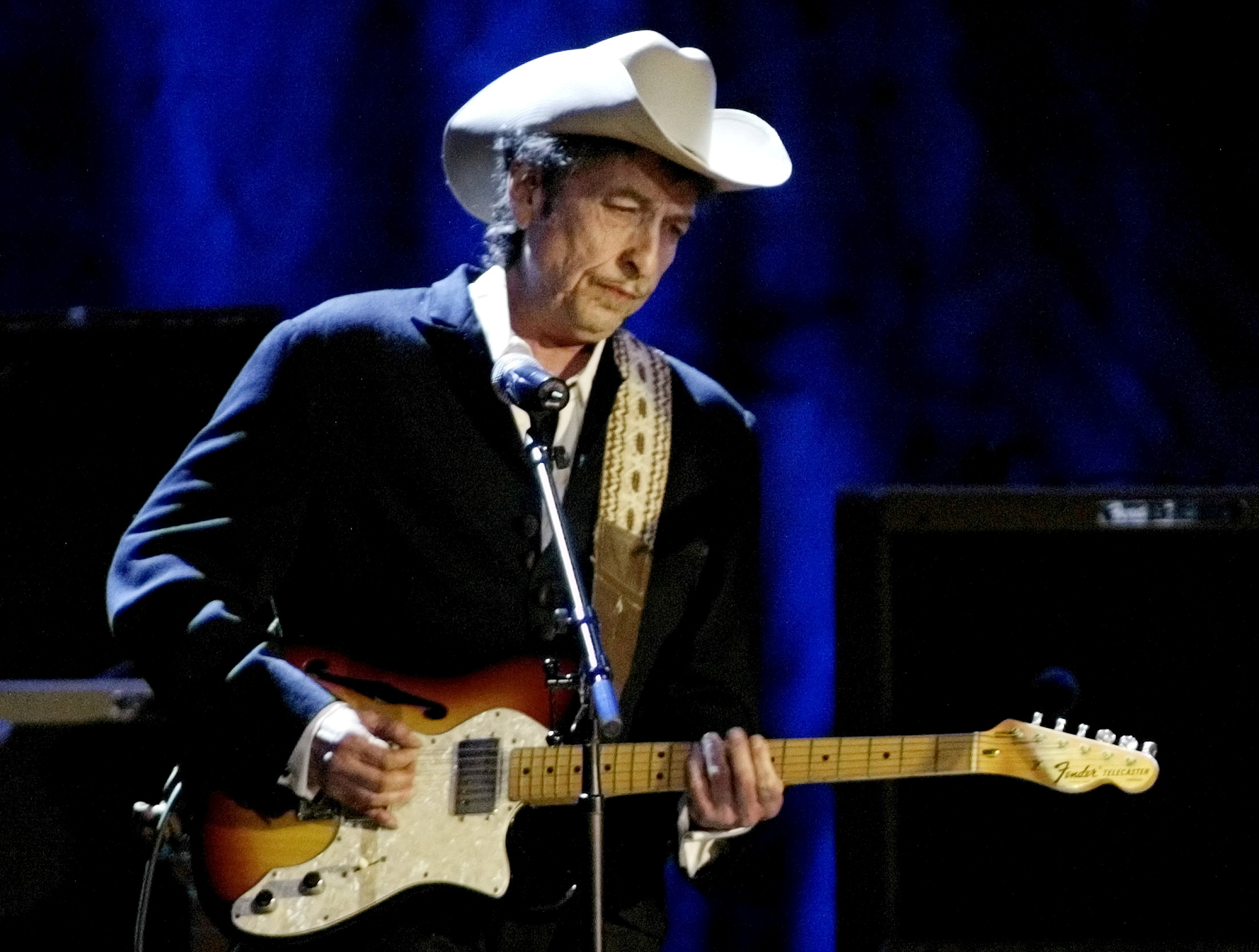 Biógrafo de Bob Dylan clama que el tiempo del abuso ‘no fue posible’