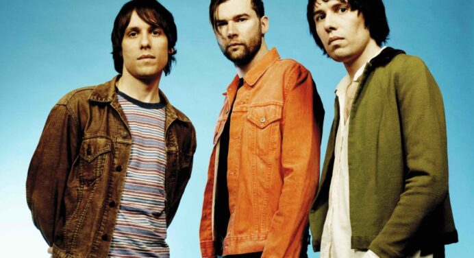 The Cribs revela su nuevo sencillo ‘Swinging At Shadows’