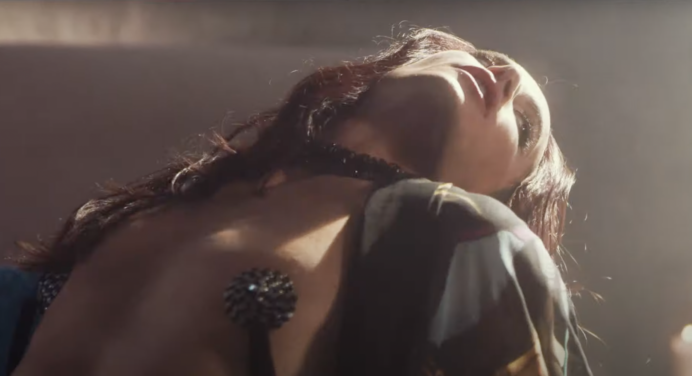 Macy Gray estrena el videoclip de ‘Undone’ protagonizado por Frankie Grande