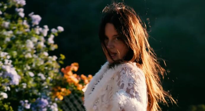 Lana Del Rey lanza video alternativo de ‘Arcadia’