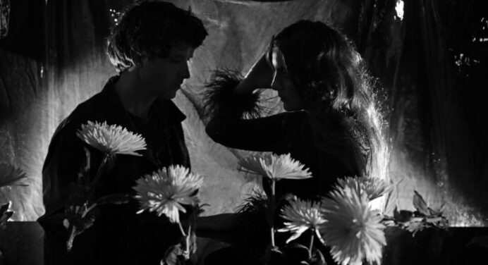 Beach House comparte cinco nuevos temas de su álbum ‘Once Twice Melody’