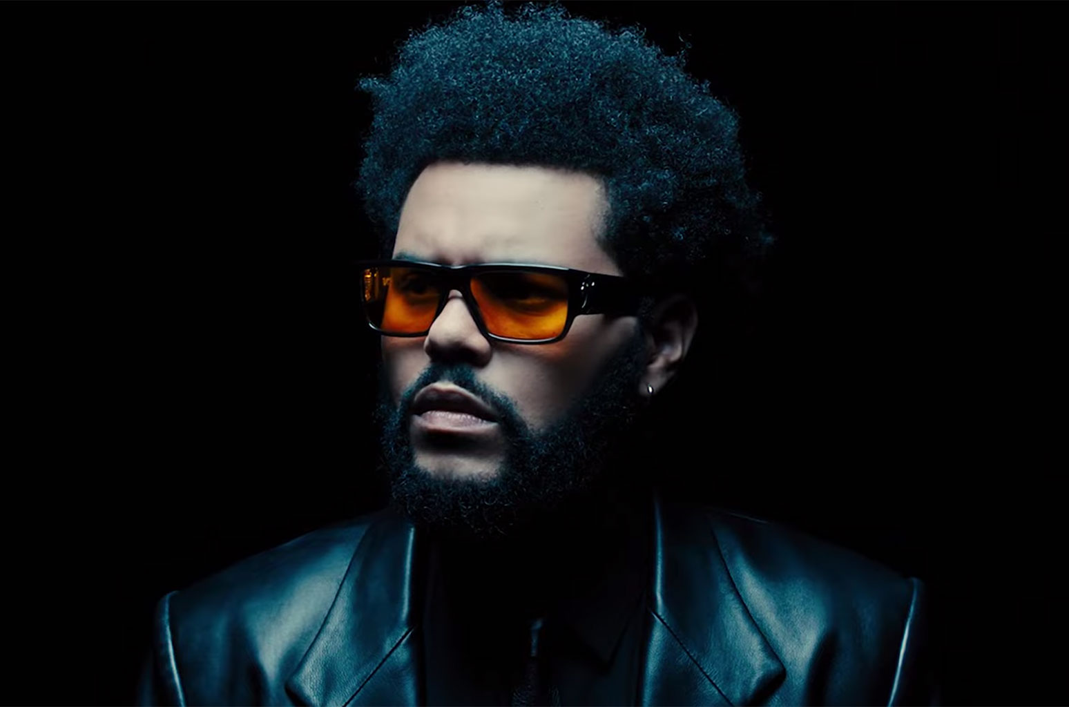 The Weeknd lanza ‘Dawn FM’ y comparte el videoclip de ‘Sacrifice’