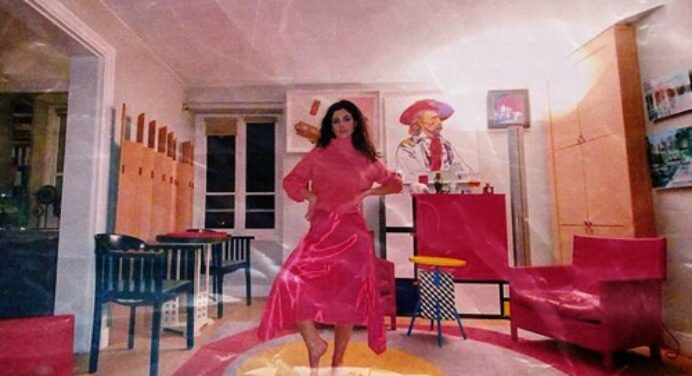 Marina lanzó el sencillo ‘Pink Convertible’ y el videoclip de ‘Happy Loner’
