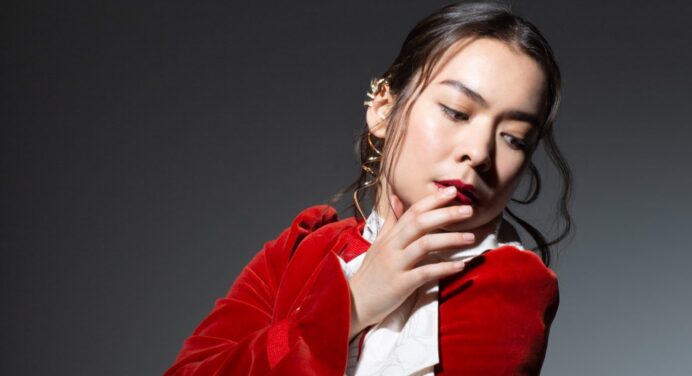 Mira el video de ‘Stay Soft’ de Mitski