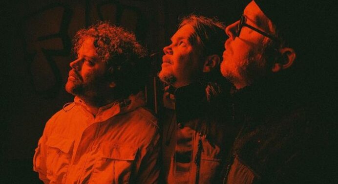 Spielbergs comparten los nuevos sencillos ‘When They Come for Me’ y ‘Get Lost’