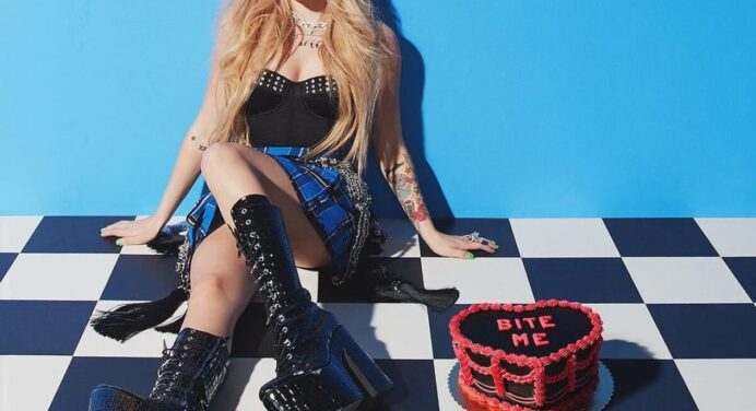 Avril Lavigne lanza la edición especial de ‘Let Go’ y presenta uan nueva versión de ‘Breakaway’