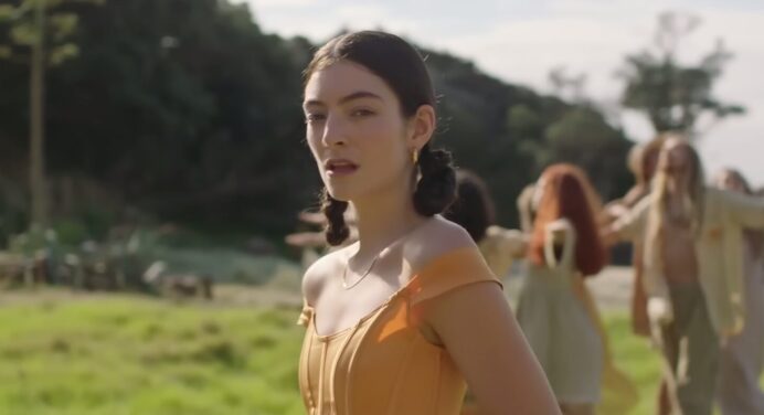 Lorde celebra el solsticio de verano con el video musical de ‘The Path’