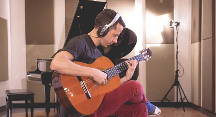 Álvaro Paiva Bimbo: el guitarrista venezolano que trabajó con Disney y Amazon