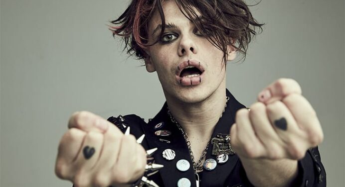 Yungblud Samplea a The Cure en ‘Tissues’