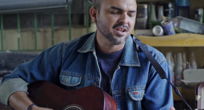 El cantautor David Hernández estrena videoclip para ‘Entre Música y Sueños’