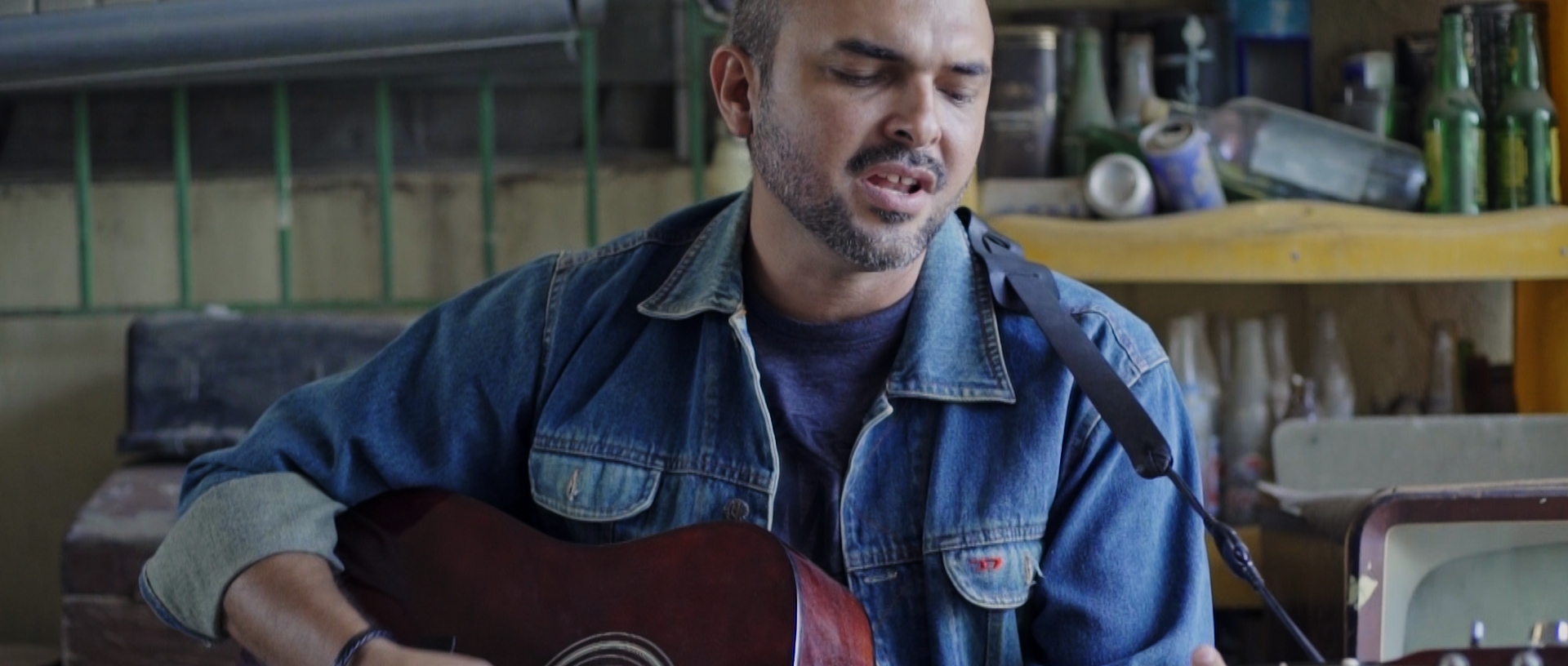 El cantautor David Hernández estrena videoclip para ‘Entre Música y Sueños’