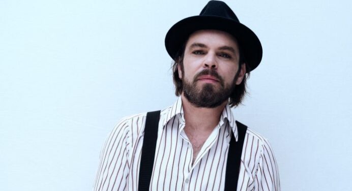 Gaz Coombes comparte ‘Don’t Say It’s Over’, adelanto de su nuevo disco