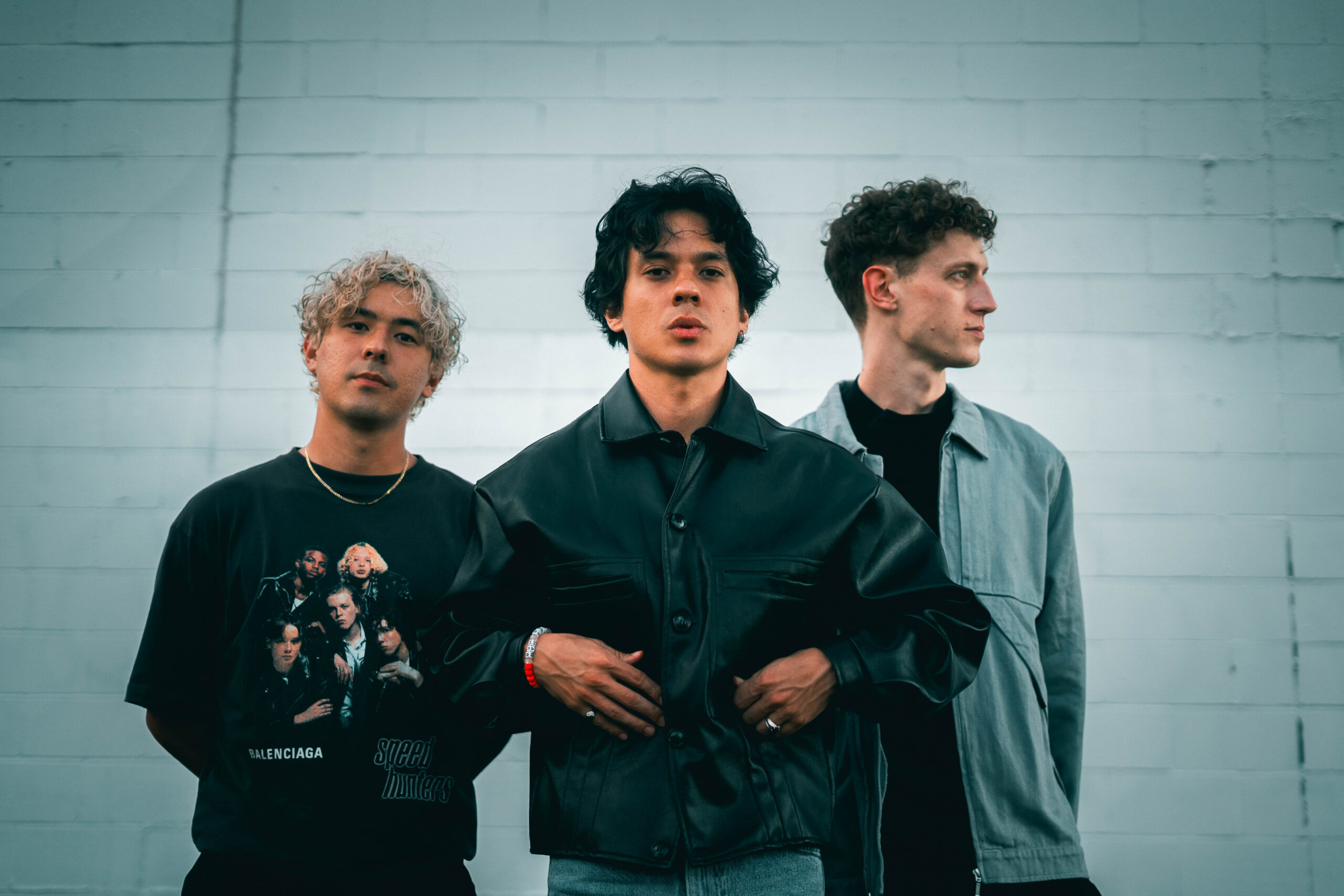 Last Dinosaurs lanza ‘Put Up With the Weather!’