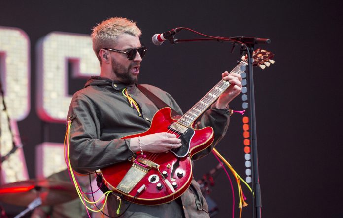 Courteeners Comparte ‘It’ll Take More Than A Weekend Away To Fix This Mess’