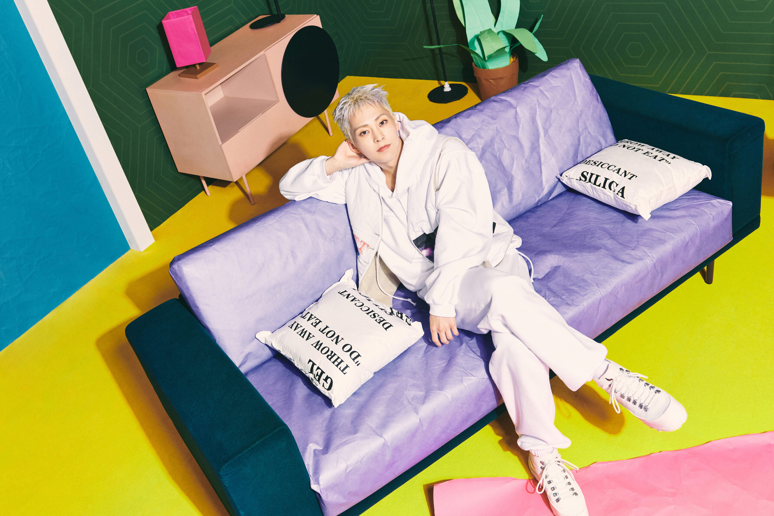 Xiumin de EXO lanza su primer EP ‘Brand New’