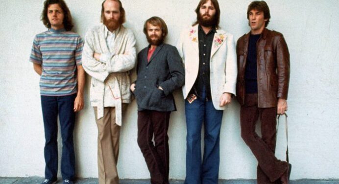 Escucha ‘Carry Me Home’, un tema inédito de The Beach Boys