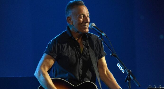 Bruce Springsteen presenta cover de ‘Don’t Play That Song’