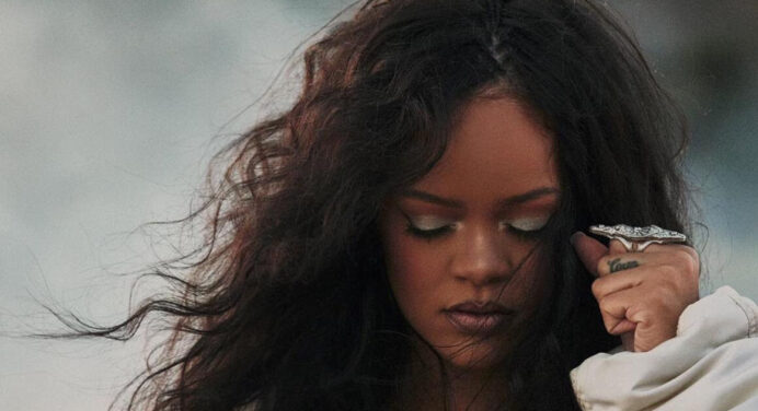 Rihanna regresa con el tema ‘Lift Me Up’