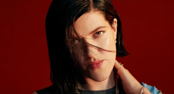 Romy de The XX estrena el tema ‘Strong’ junto a Fred Again..