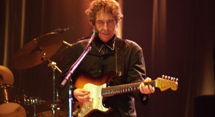 Bob Dylan revela versión original de su tema ‘Not Dark Yet’