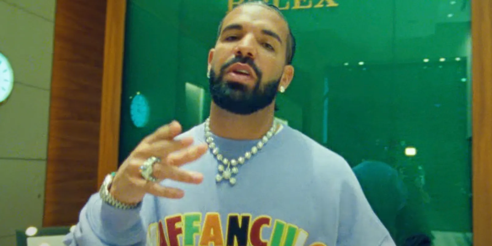 Drake comparte video para el tema ‘Jumbotron Shit Poppin’