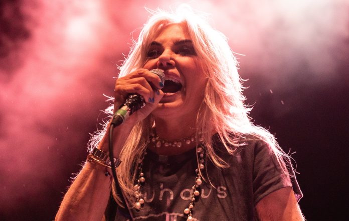 Brix Smith comparte tres temas de su próximo álbum