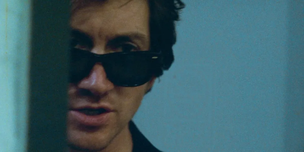 Arctic Monkeys comparte video para ‘Sculptures of Anything Goes’