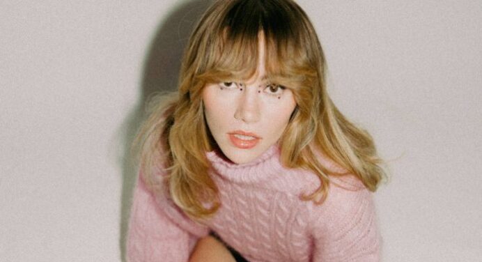 Escucha ‘To Love’, el nuevo sencillo de Suki Waterhouse