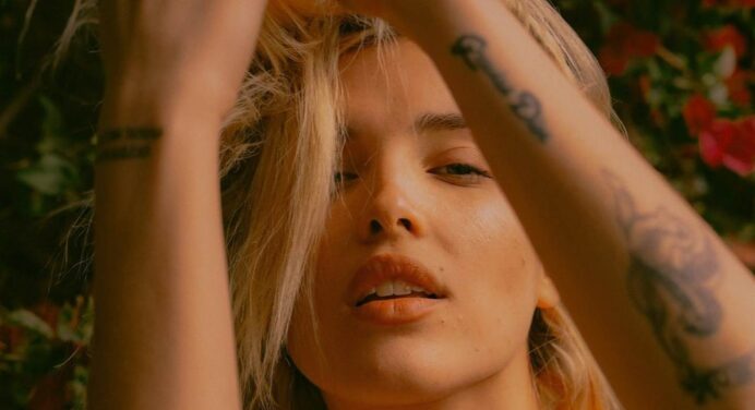 Elena Rose estrena el single ‘Disculpa Amiga’