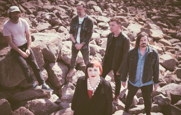 Slowdive anuncia nuevo disco y comparte el sencillo ‘Kisses’