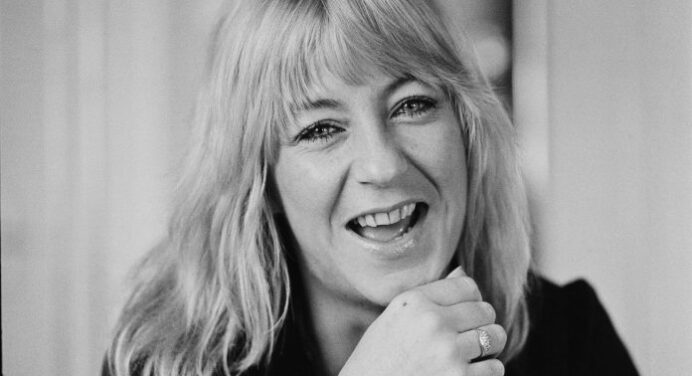 Lanzan canción inédita de Christine McVie para su cumpleaños 80