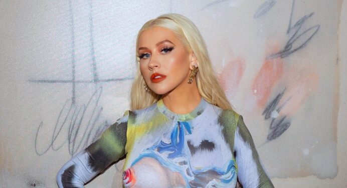 Christina Aguilera publica el tema ‘Learning to Fly’