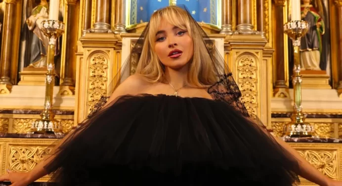 Sabrina Carpenter revela video para ‘Feather’