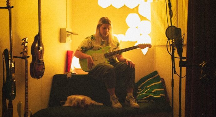 Alice Ivy, Jelani Blackman y Mallrat se unen en ‘Broke My Heart’