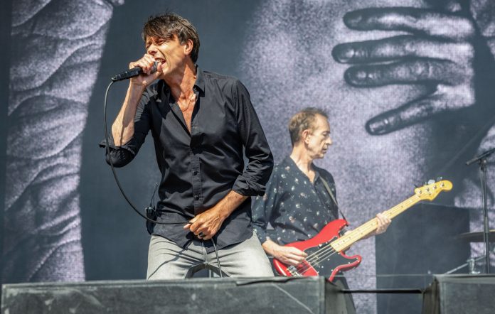 Suede anuncia versión expandida