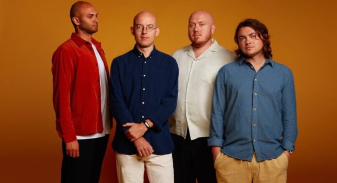 Bombay Bicycle Club anuncia EP y lanza ‘Fantasneeze’